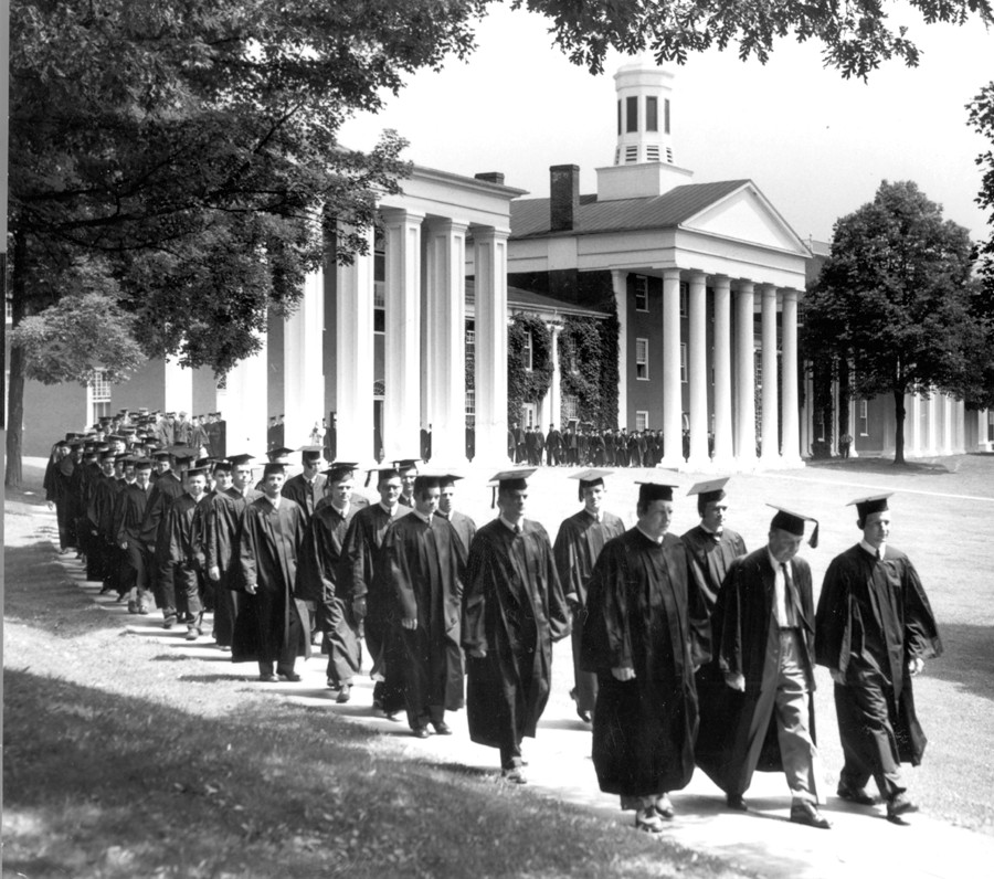Graduation Procession, 1958, with Washington Hall and the Colonnade in the background.(Mame Warren Collection, Special Collections, Leyburn Library, Washington and Lee University)