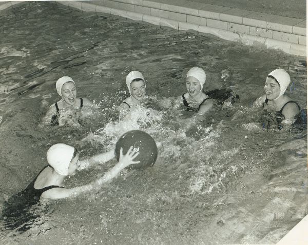Hollins University students in swimming pool