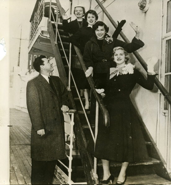 Hollins Abroad Paris students. Date:  ca. early 1950s. Citation: Hollins University Archives.
