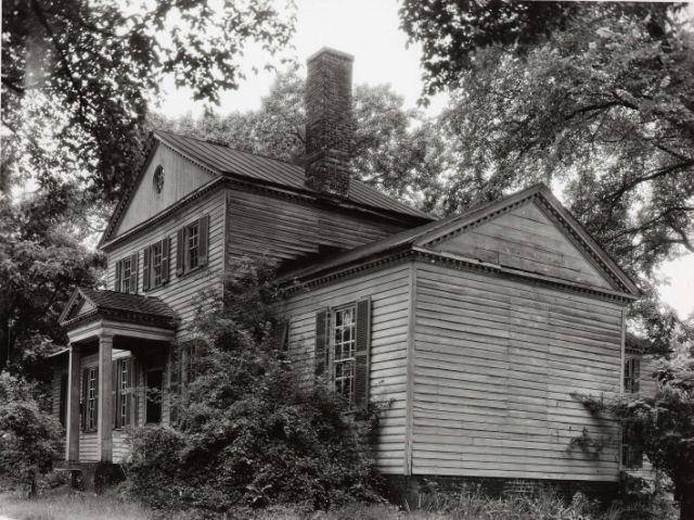 William Finnie House viewed from the Northwest, prior to restoration. Date:  July 1931. Photographer: Frank Nivison.