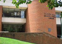 Claude Moore Health Sciences Library, which sits on the bridge that links the old hospital to the new hospital.
Date: 2005. Citation: Historical Collections & Services, Claude Moore Health Sciences Library, University of Virginia.