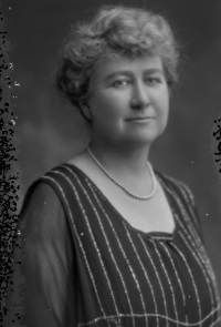 studio portrait of a white woman in early 20th century attire