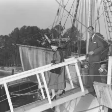 Queen Elizabeth and Prince Philip disembarking from one of the 1607 ship replicas at Jamestown